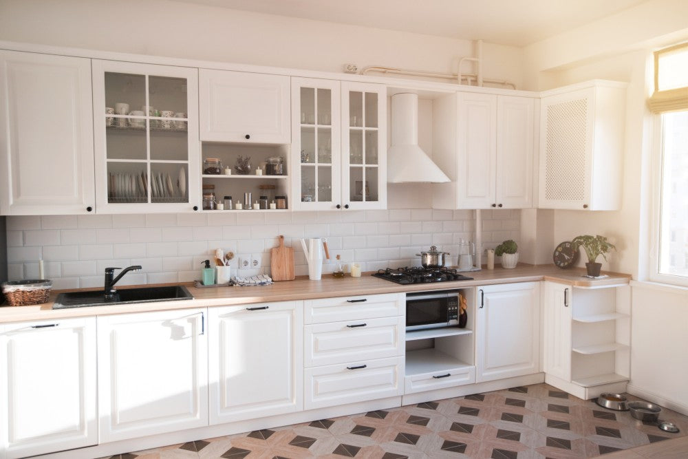 Kitchen Storage: Open Shelving vs Cabinets